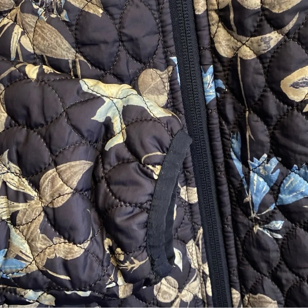 Lands End Packable Primaloft Insulated Blue Floral Jacket Size M (10/12) - Picture 6 of 9